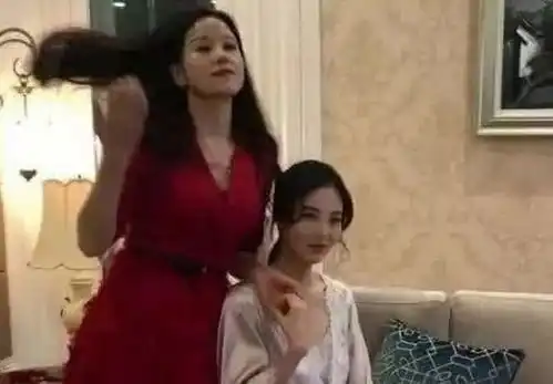  最美丈母娘走红,大家以为是新娘姐姐,网友新郎压力大