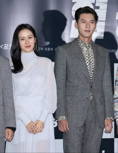  玄彬孙艺珍打高尔夫被偶遇,玄彬高女方两头,女方穿平底鞋好娇小