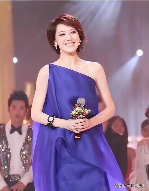  哈文陪读生活结束后,回国后就立马带女儿到上海拜访王冠