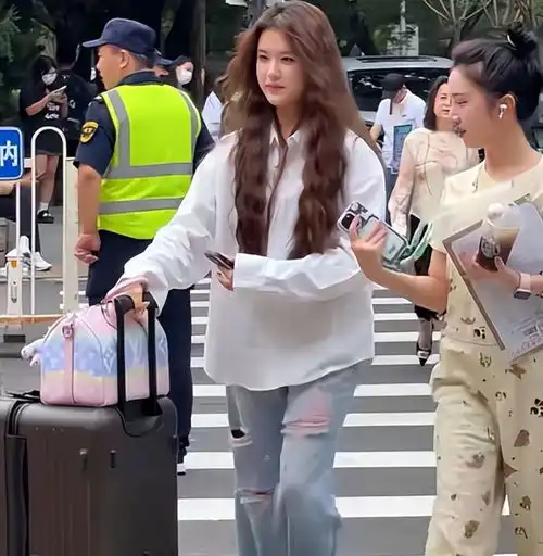  北京电影学院新生开学,满校园都是美女大长腿这怎么选校花