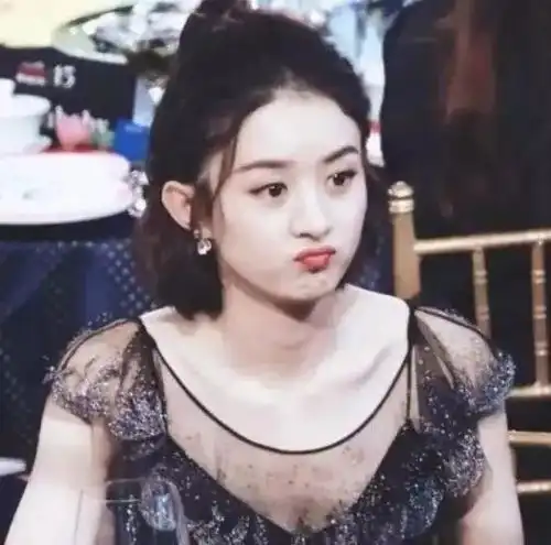  娱乐圈女星嘟嘴卖萌杨紫甜美,刘诗诗搞怪,周冬雨俏皮