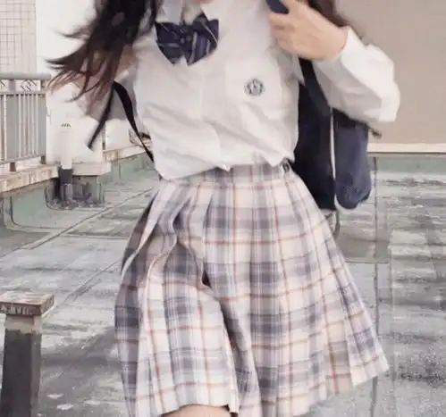  与女孩聊天时,把你好换成这2个字,她不心动你找我