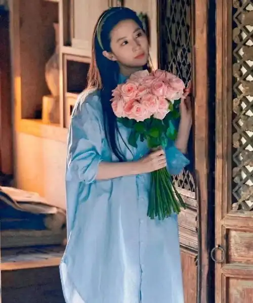 35岁刘亦菲,颜值越高的女人,越难嫁不出去