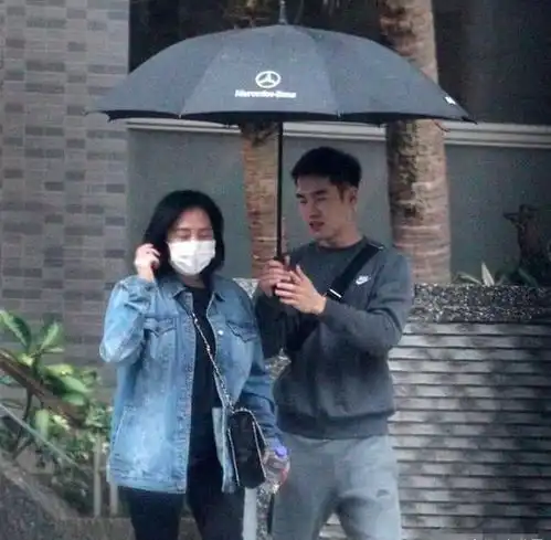  明星有特权欧阳娜娜姐妹从美返台未隔离,张书豪未戴口罩引热议