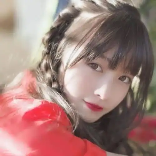  桥本环奈平时看起来甜美可爱,可当换上古装后,清新脱俗更加美了