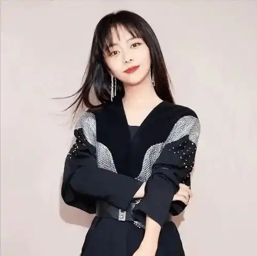  如今既然都流行二搭,谭松韵和任嘉伦也凑个热闹怎么啦
