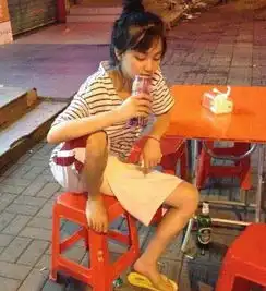  爆笑gif上地铁容易,下地铁难啊