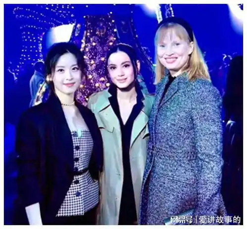  章泽天守规矩待人宽容,刘强东女儿随性庄重坐姿
