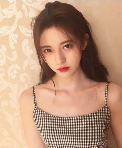 好看的qq群聊头像女生鞠