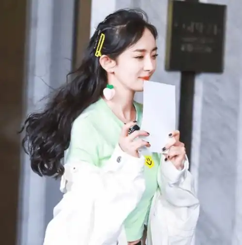 甜美俏皮可爱女生头像杨