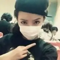  求qq头像,最好女的戴口罩的那种
