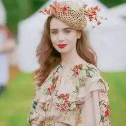  唯美碎花裙欧美女头同一人9张御姐范头像