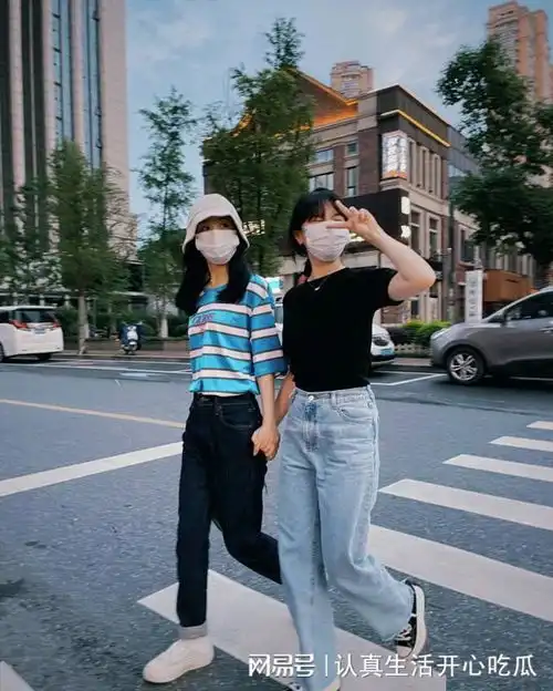  闺蜜晒与赵丽颖亲密合照,卸下明星光环后,和邻家小妹妹差不多了
