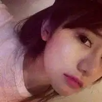  空气刘海女生头像时隔多年我还相信你是真的爱我的