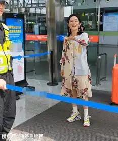  谢娜偶遇闺蜜笑出双下巴,主动拥抱没架子,加入央视也没飘