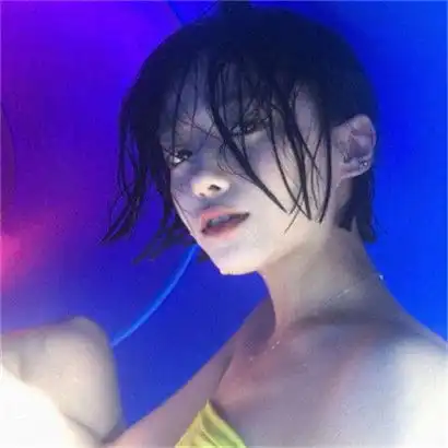  气质干净清纯女生头像,几载青春只可惜青春太短