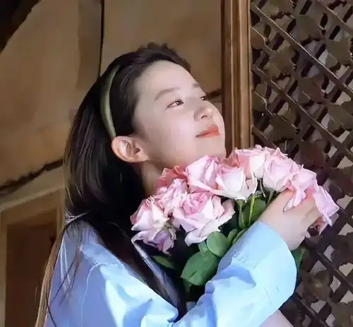 头像刘亦菲捧花