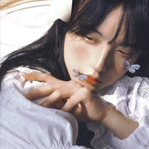  女生头像无人问津的港口开满鲜花