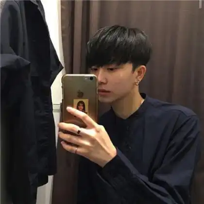  手机控男生头像,帅气男生头像手机控对着自己