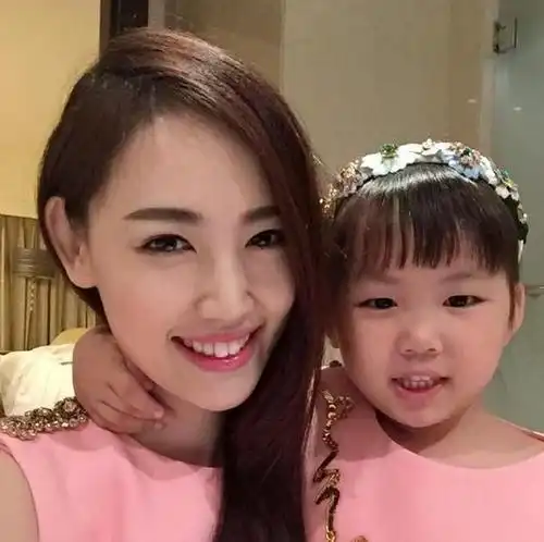  王宝强和马蓉离婚后各自带娃,才3年,两个孩子差距不是一点点