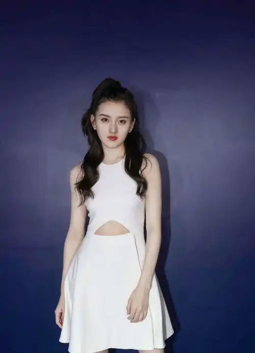  从小女生变成女王,让宋祖儿来告诉你,你需要的只是一套衣服