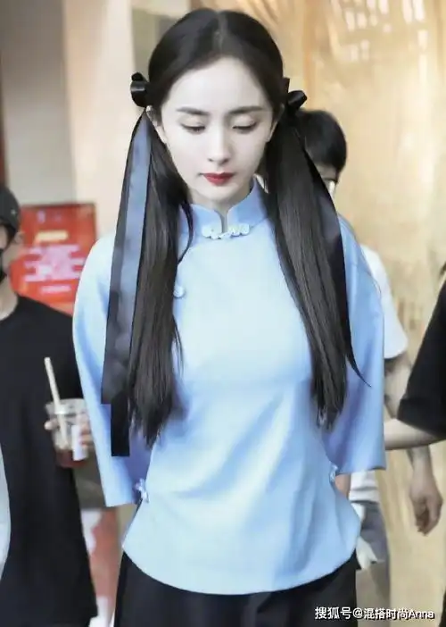  34岁杨幂厉害了,民国风也能穿出少女感,清新脱俗又甜美