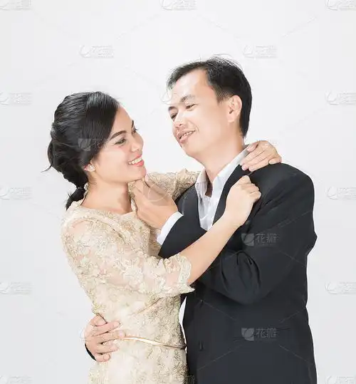 夫妻微信头像一人一半合