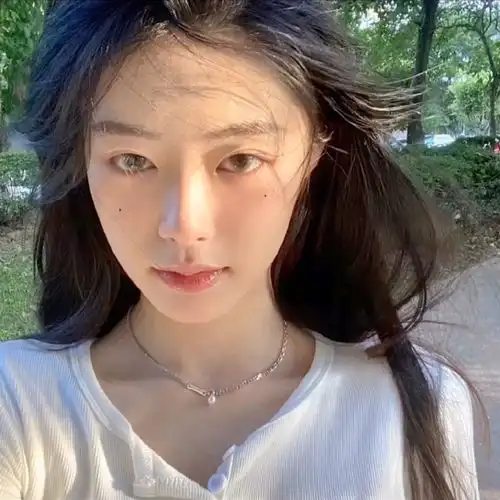  氛围感女生头像每个晴朗的日子都适合见面