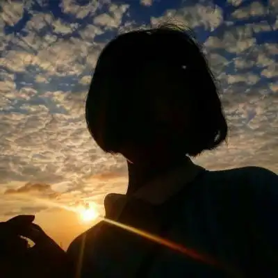  女生影子头像图片一个人影子唯美图片