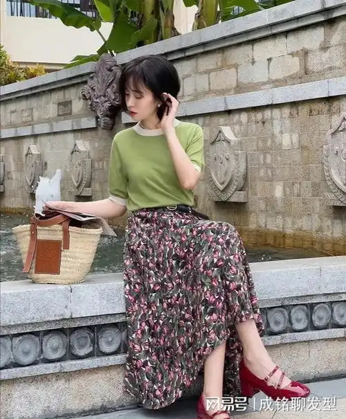 短裤容易显胖试试今年流行的t恤半身裙