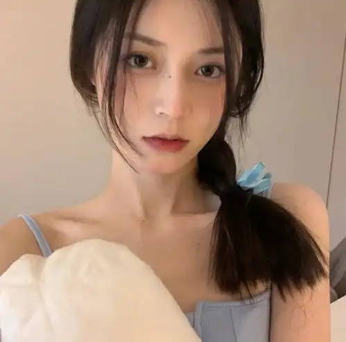  真人女生头像太久没有和对方说话,都已经忘了曾经彼此是多么