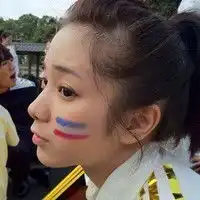  超霸气的女生头像嘴里叼烟的把心丢海里喂鱼好吗