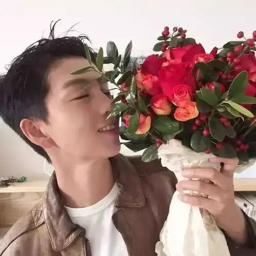 女人用的幸运花头像带字