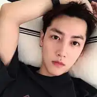 高清真人图片头像男生超高清真人男生头像