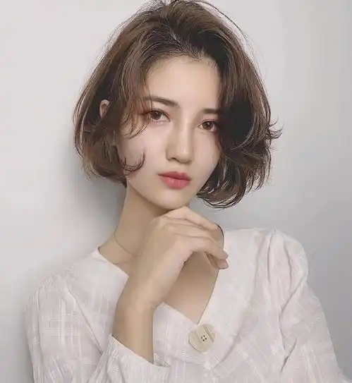  四十岁的女人,留什么发型最好看今年流行的气质短发,换上就美