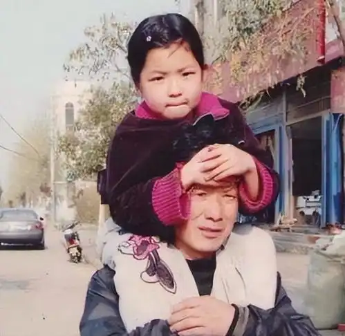  河南老人路安邦捡一残疾女婴,19年抚养成少女,却妻离子散