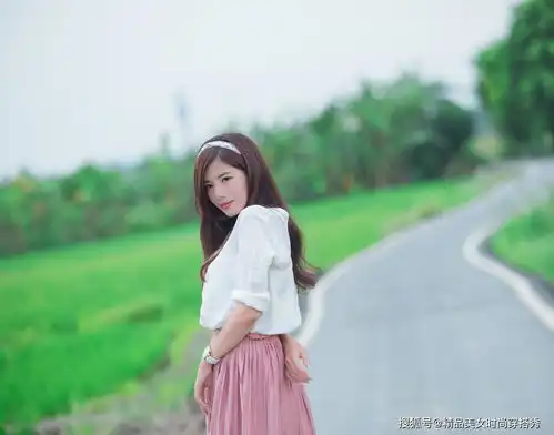  粉色百褶半身裙,简约又时尚,甜美又不失知性的美