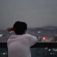  唯美伤感男生头像背影微信头像图片男背影伤感