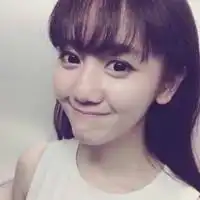  求这个女生的名字和微博