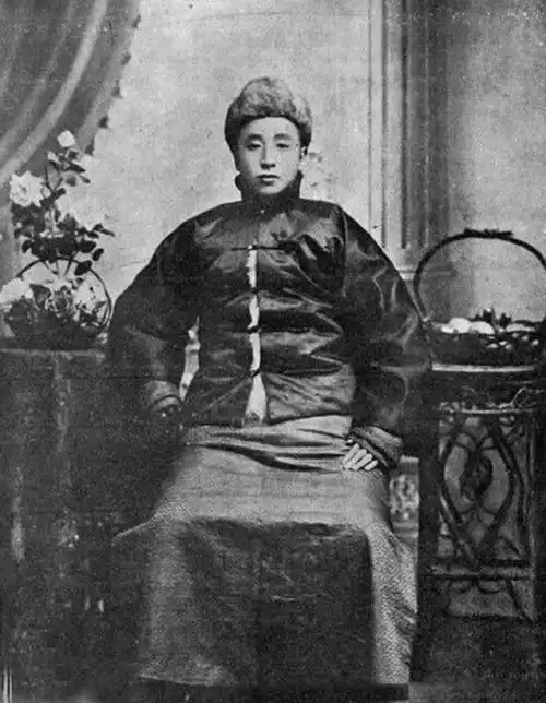 年轻时的张作霖不仅霸气外露,还带有几分书生气
