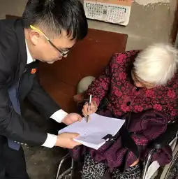  信宜法官暖心调解四代团圆:80岁老太有三子三女,赡养推托纷争