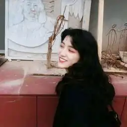  微笑女生头像灿烂甜美微笑女图