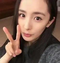  难怪杨幂一直不画眼妆看到她的烟熏妆容,网友让我瞎了吧