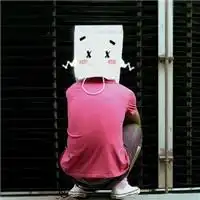  求qq空间头像男生伤感图