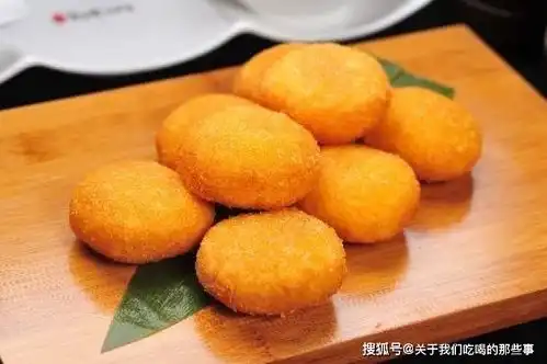  自制南瓜饼,不能只加糯米粉多加一样,南瓜饼外酥里糯,甜又香面团颜色外皮