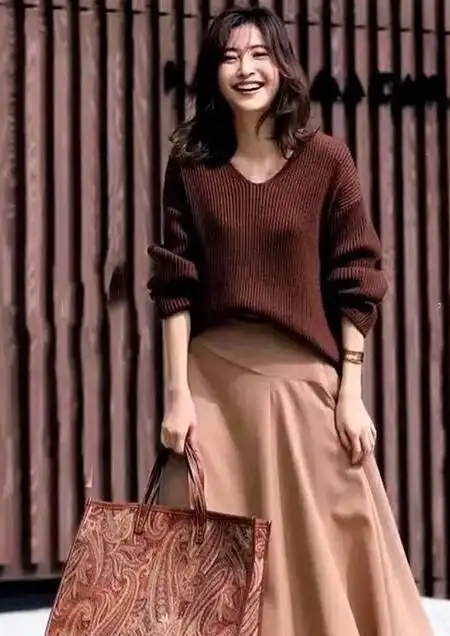  瞧见40岁女人冬季穿伞裙,才明白,浪漫与风情是什么感觉