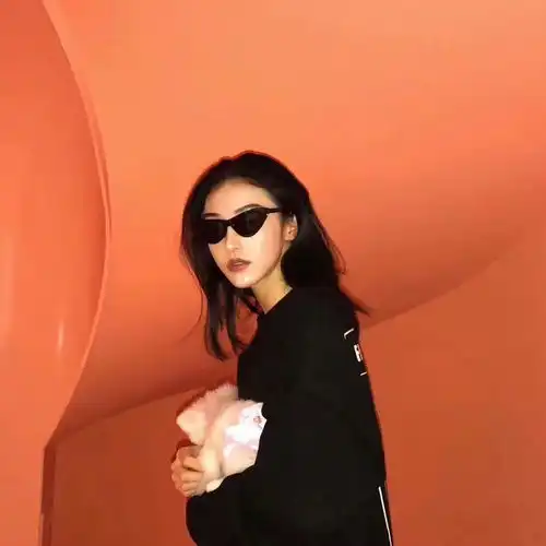  微信头像卡通动漫情侣头像一人一半,超nice的情侣头像,赶快换起来吧