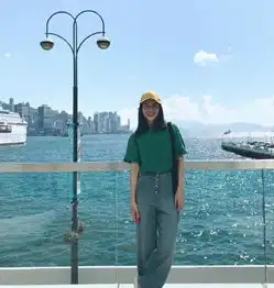  高圆圆的颜越啃越有味姜黄色连衣裙显白减龄,清新唯美十分耐看