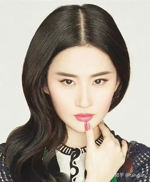  大s清汤寡水的女生如何从小美到大快来跟她学习吧