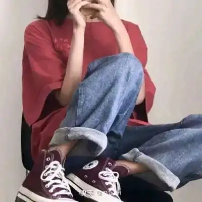  红色女生头像
